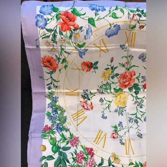 GUCCI Flora Silk Scarf- 35”x 35”😍🌸🌺🔥 - Picture 14 of 17